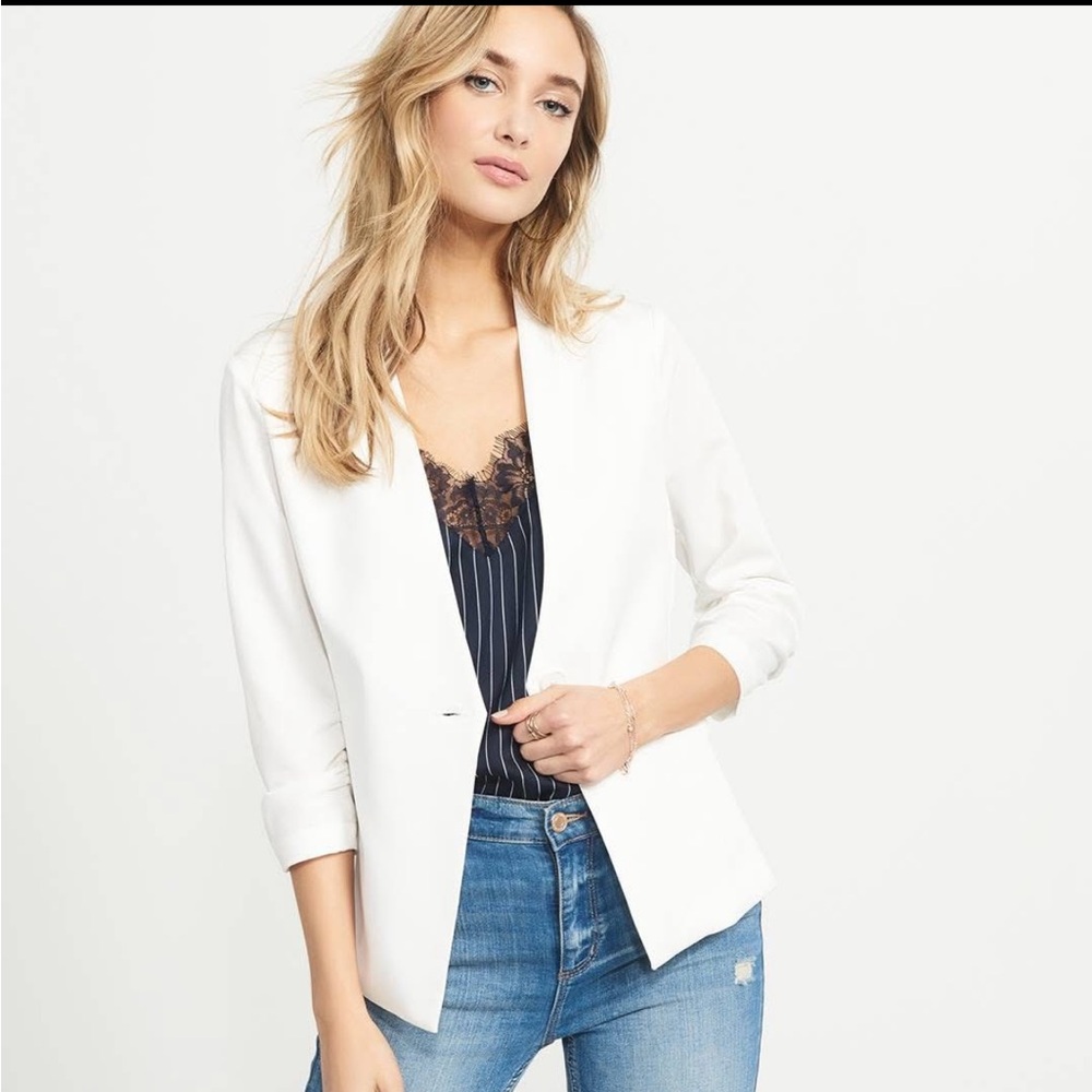 ❤️Dynamite White Blazer with Tailored Silhouette and Notched Lapels ❤️